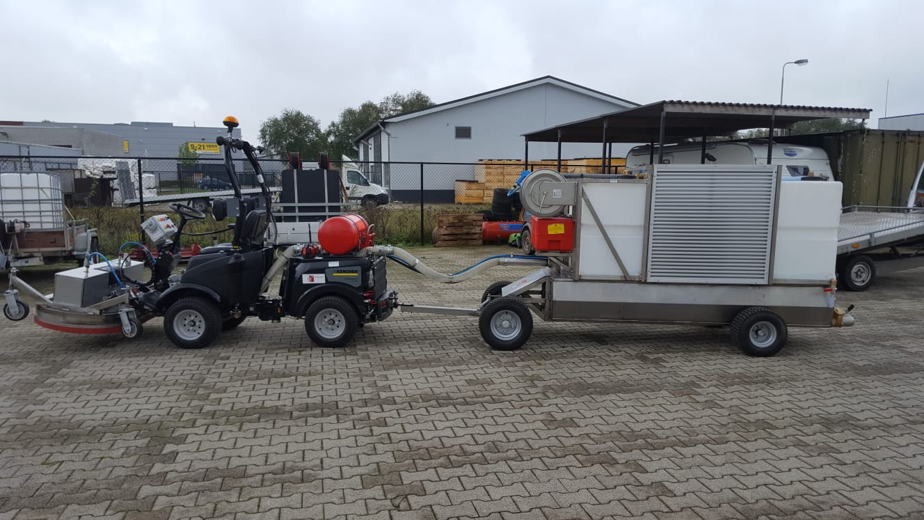 Atletiekbaanreiniger